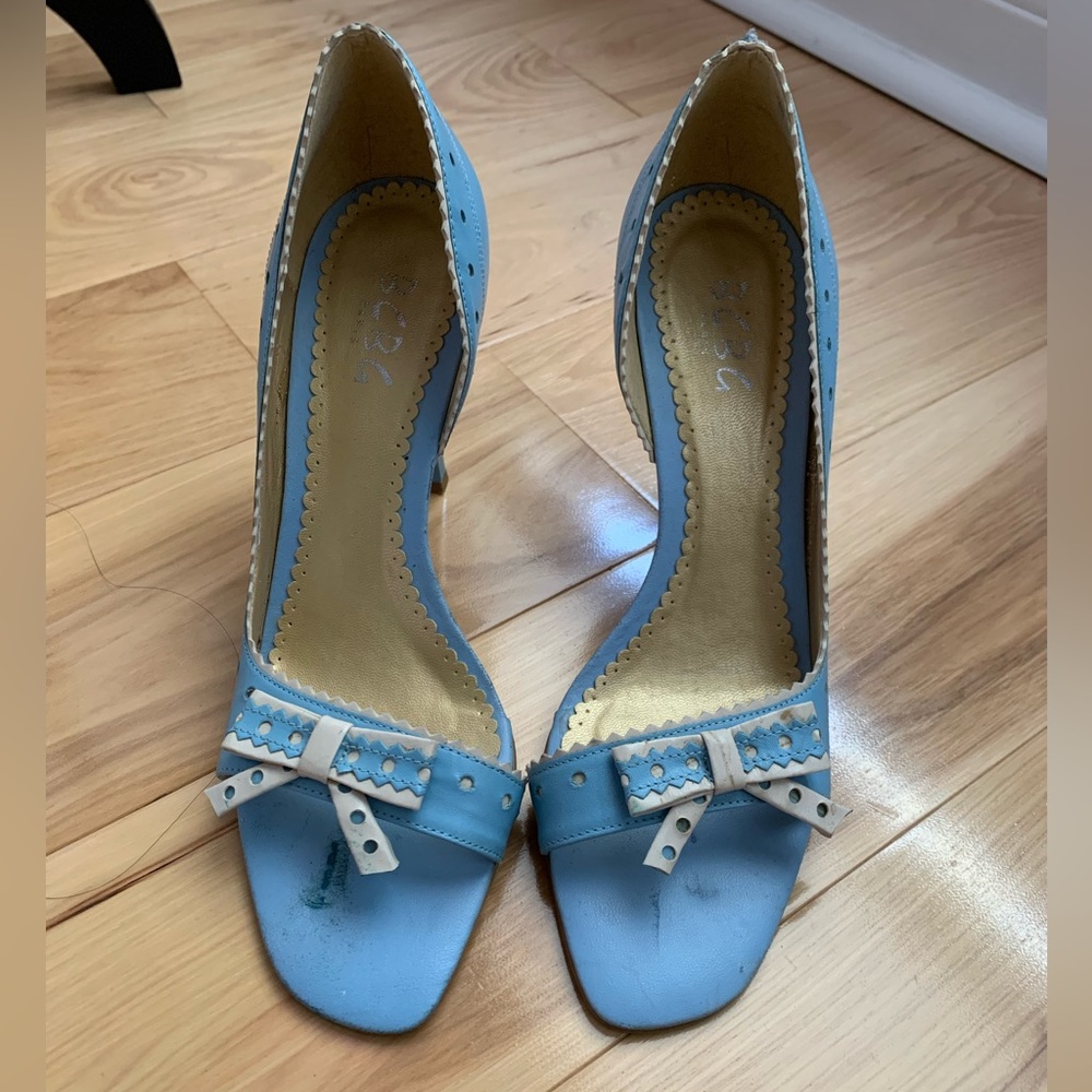 My foot is too wide for these beautiful BCBG pumps